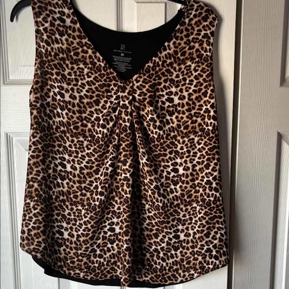 New York & Company Animal Print V-Neck Blouse size Large